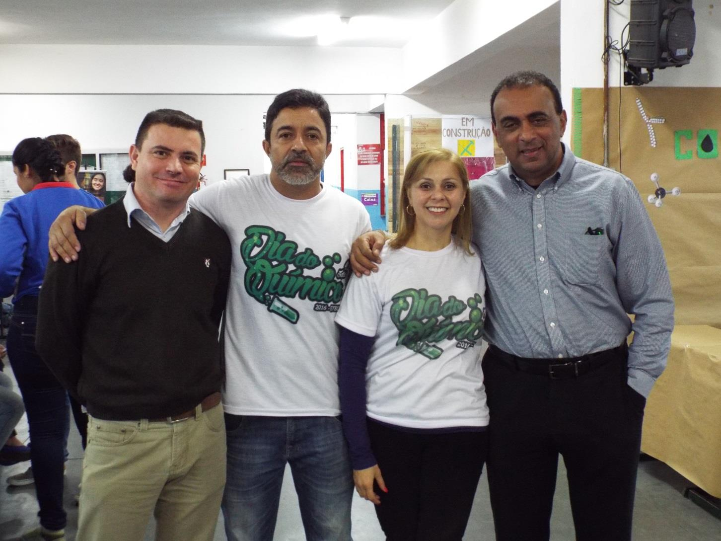 Equipe Etec Suzano e o Gerente da Empresa Clariant